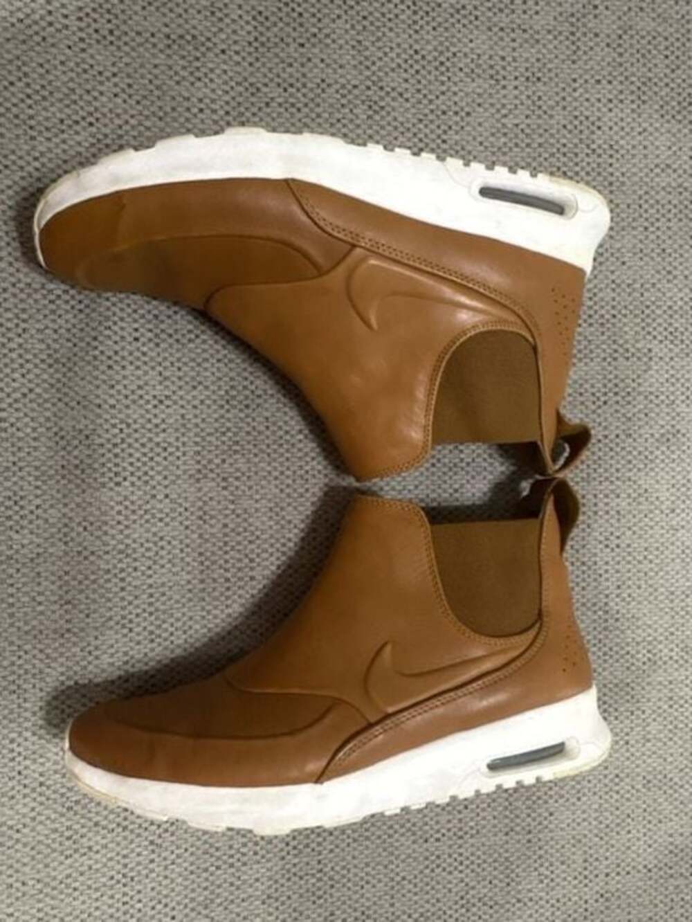 Nike Air Max Thea Mid Ale Brown Chelsea Boots (Style 859550-200)